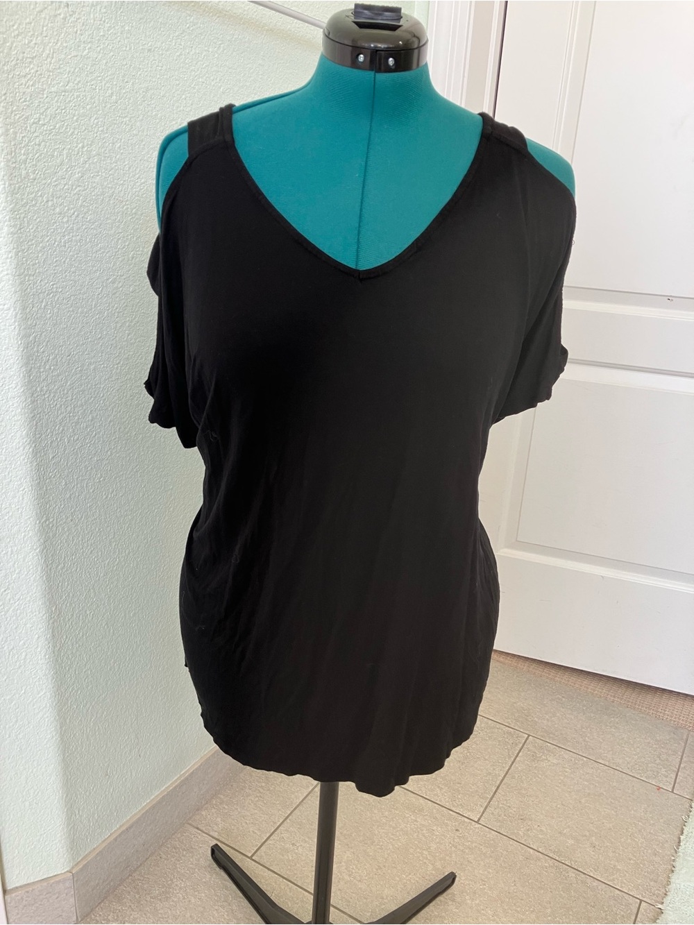Lane Bryant Black Cold-Shoulder V-Neck Tee 18/20